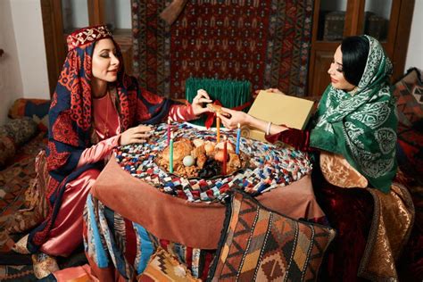 mujeres azerbaiyán|LAS EXTRAÑAS COSTUMBRES de las MUJERES AZERÍES